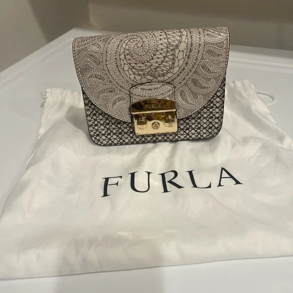 FURLA METRÓPOLIS PRINTED LEATHER‎ Cream shoulder bag